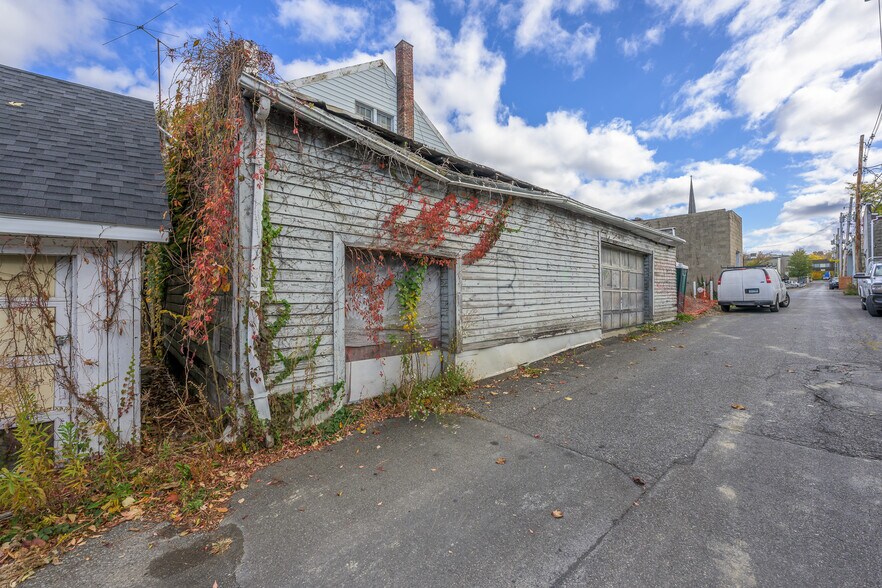 More Photos Of 515 Columbia St, Hudson Warehouse For Sale