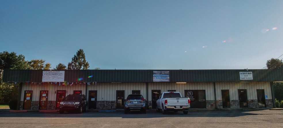 More Photos Of 109 Highway 52 E, Portland Convenience Store For Lease