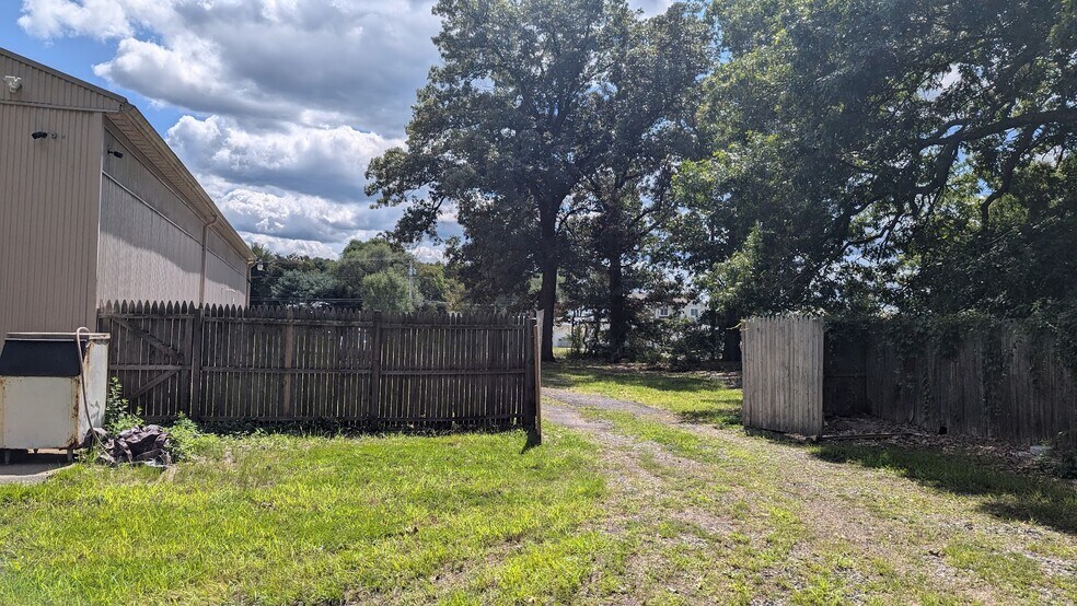 More Photos Of 105 Cedar Brook Rd, Sicklerville Warehouse For Lease