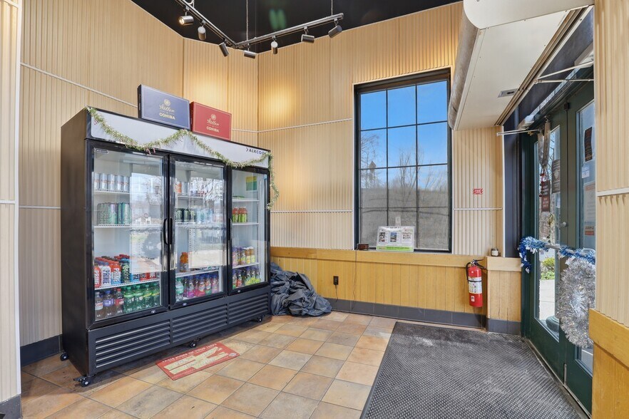 More Photos Of 613 Queen St, Southington Storefront For Sale