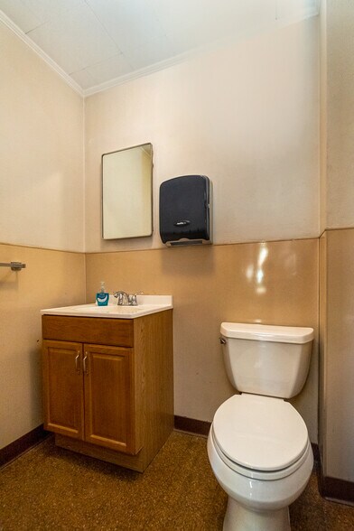 More Photos Of 6712 Main St, Martins Creek Service Station For Sale