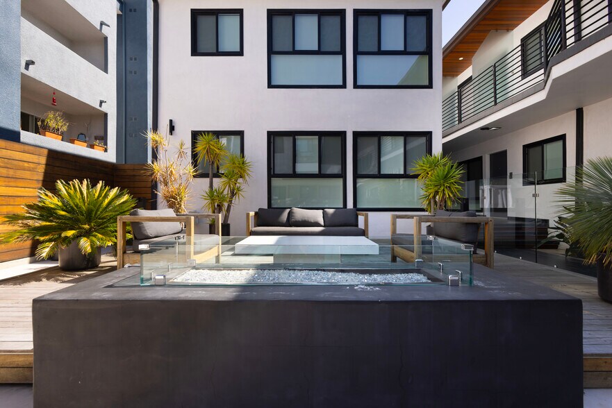 More Photos Of 1267 N Laurel Ave, West Hollywood Apartments For Sale