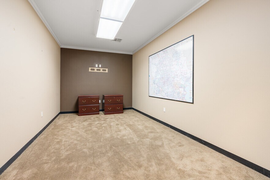 More Photos Of 18920 Freeport Dr, Montgomery Industrial For Sale