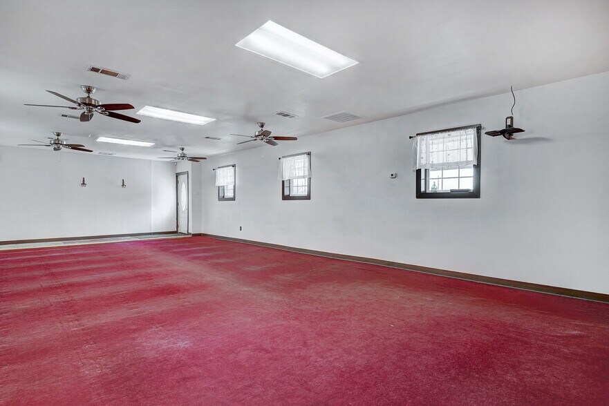 More Photos Of 2607 E 5th St, Austin Religious Facility For Sale