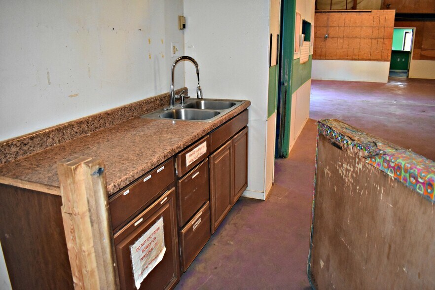 More Photos Of 11275 Edge Hill Rd, Newburg Service For Sale