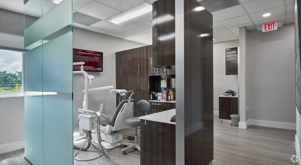 More Photos Of 1865 N Corporate Lakes Blvd, Weston Medical For Lease