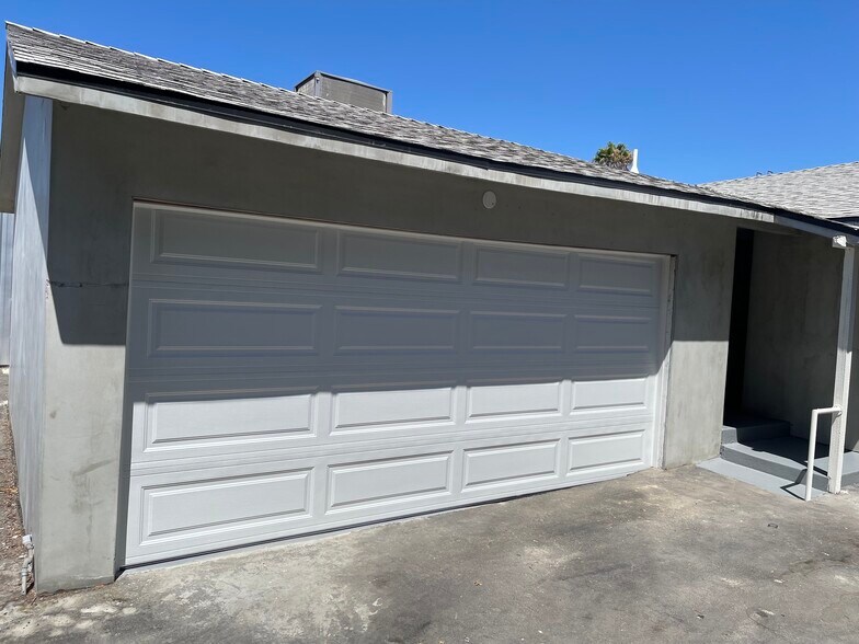 More Photos Of 16123 Wyandotte St, Van Nuys Service For Lease