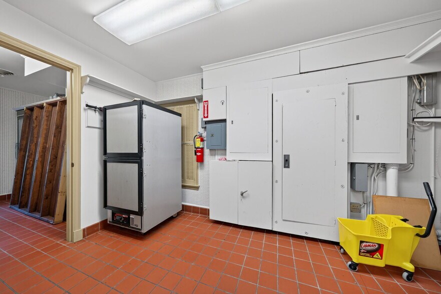 More Photos Of 1461 Highway EE, Winfield Specialty For Sale