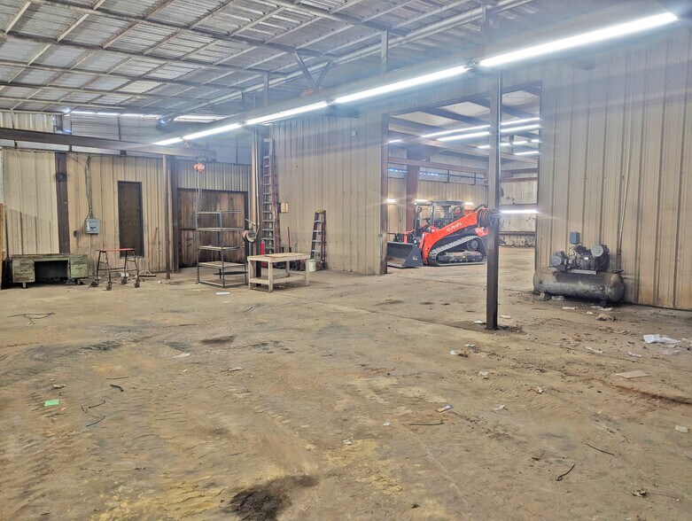 More Photos Of 5788 US-90 Hwy, Theodore Showroom For Lease