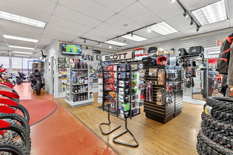 More Photos Of 2350 Dairy Rd, Lancaster Auto Dealership For Lease