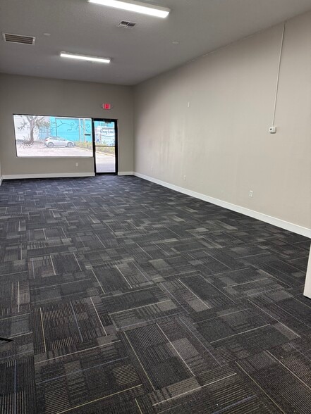 More Photos Of 38850 U.S. Highway 19 N, Tarpon Springs Storefront For Lease