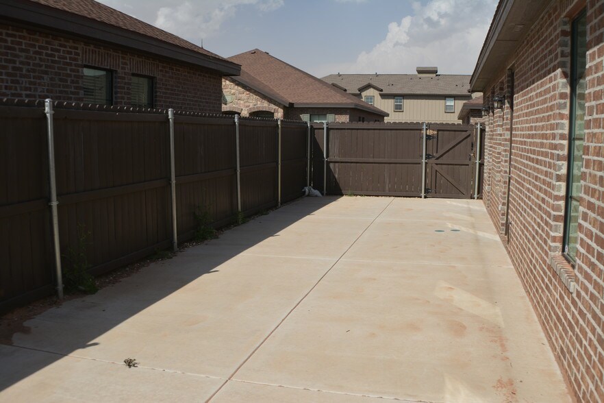 More Photos Of 7021 Kewanee Ave, Lubbock Office For Lease