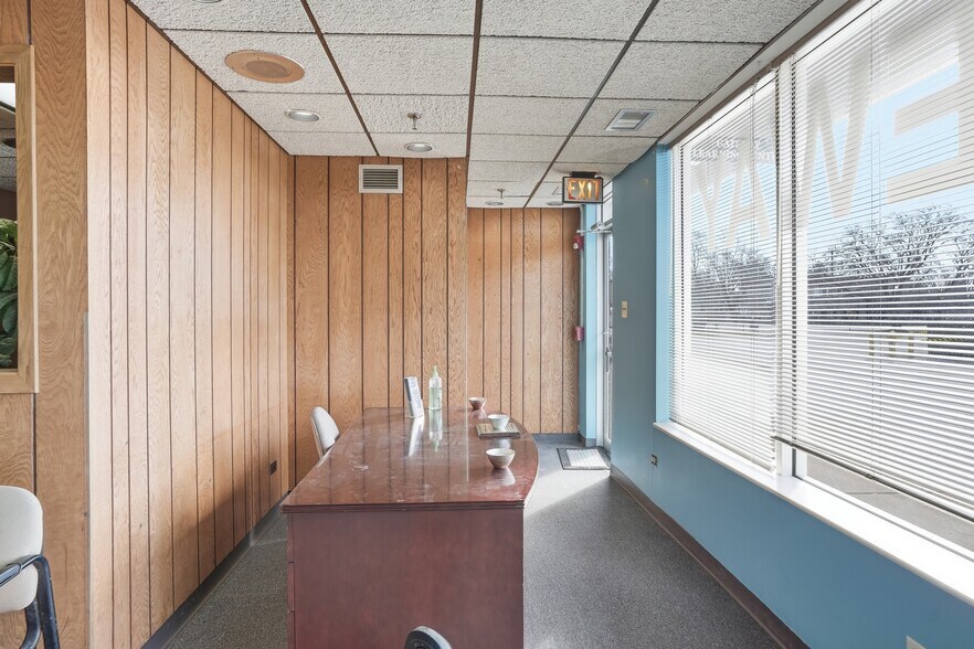 More Photos Of 17704-17718 Oak Park Ave, Tinley Park Office For Sale