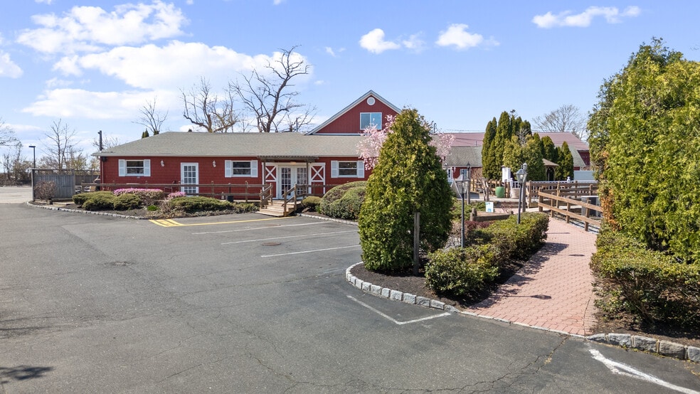 More Photos Of 3225 Sound Ave, Riverhead Storefront Retail Office For Sale