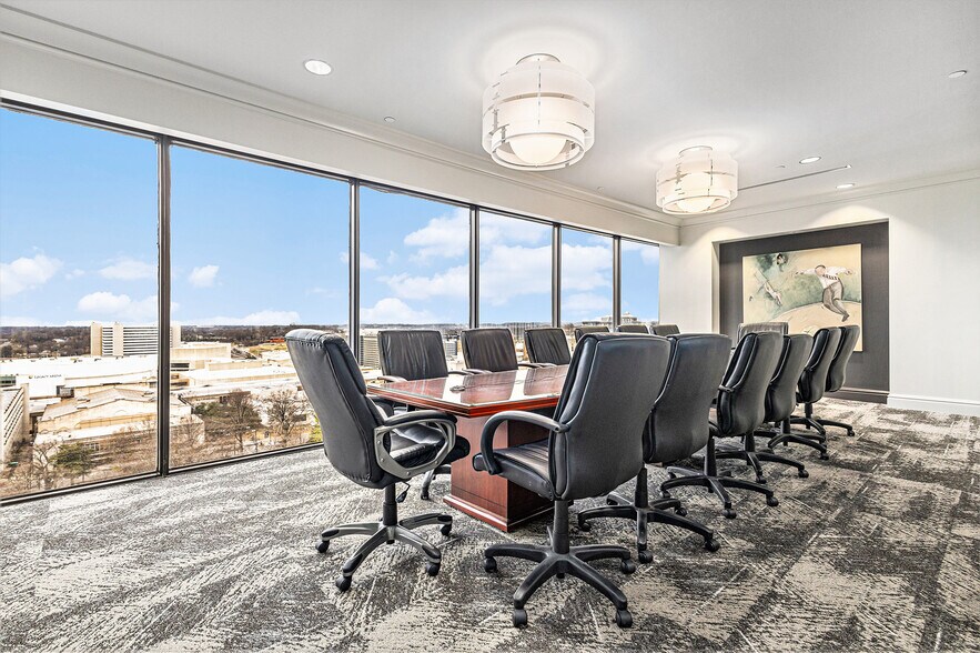 More Photos Of 2001 Park Pl, Birmingham Office For Lease