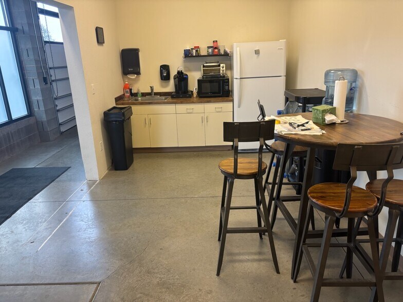 More Photos Of 63056 NE Lower Meadow Dr, Bend Light Distribution For Lease