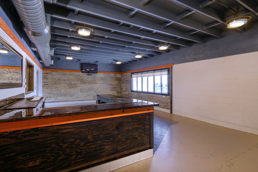 More Photos Of 227 W Maple Ave, Monrovia Manufacturing For Lease