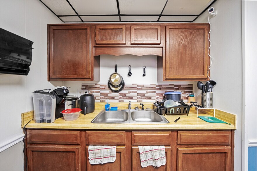 More Photos Of 1959 Fort Campbell Blvd, Clarksville Freestanding For Sale