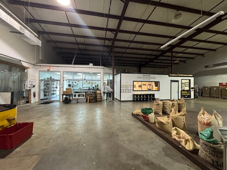 More Photos Of 3032-3090 44th Ave N, Saint Petersburg Warehouse For Lease