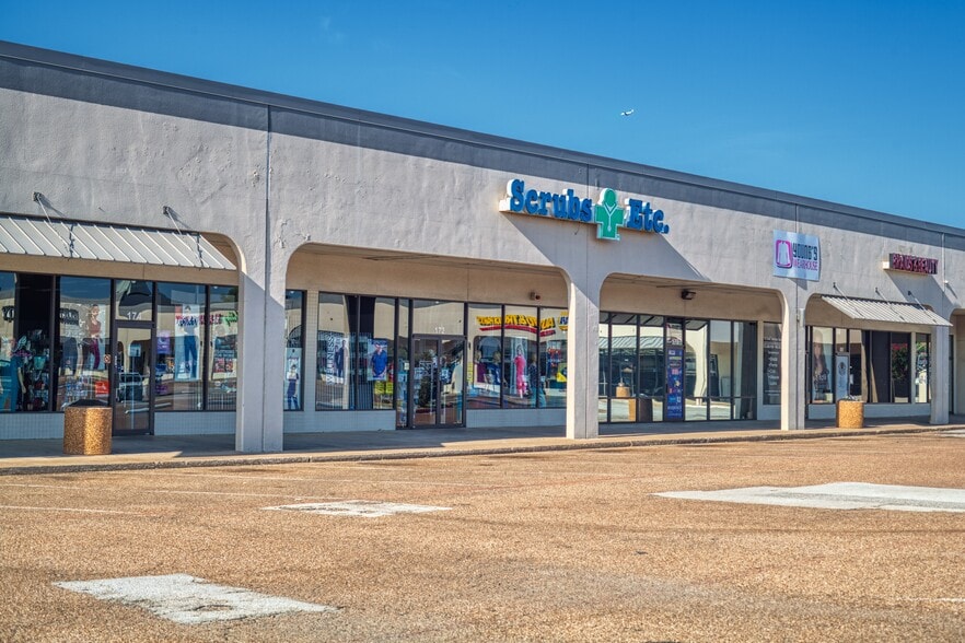 More Photos Of 1165 S Stemmons Fwy, Lewisville Unknown For Lease