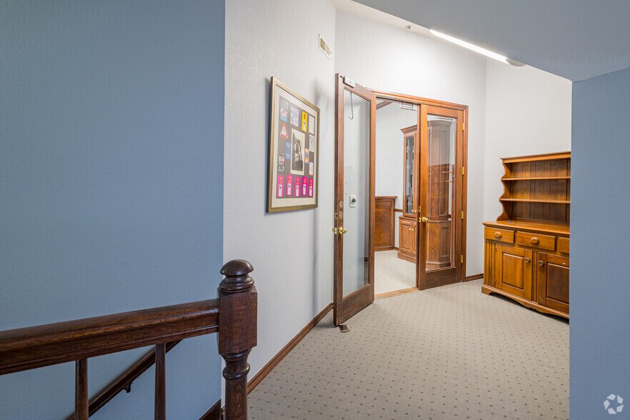 More Photos Of 1900 E 15th St, Edmond Office For Lease