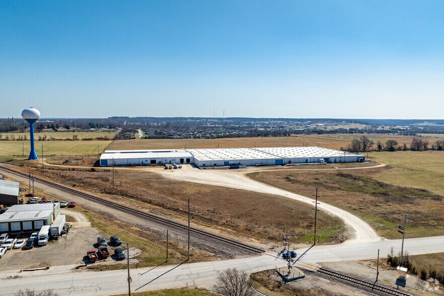 More Photos Of 630 George St, Marshfield Warehouse For Lease