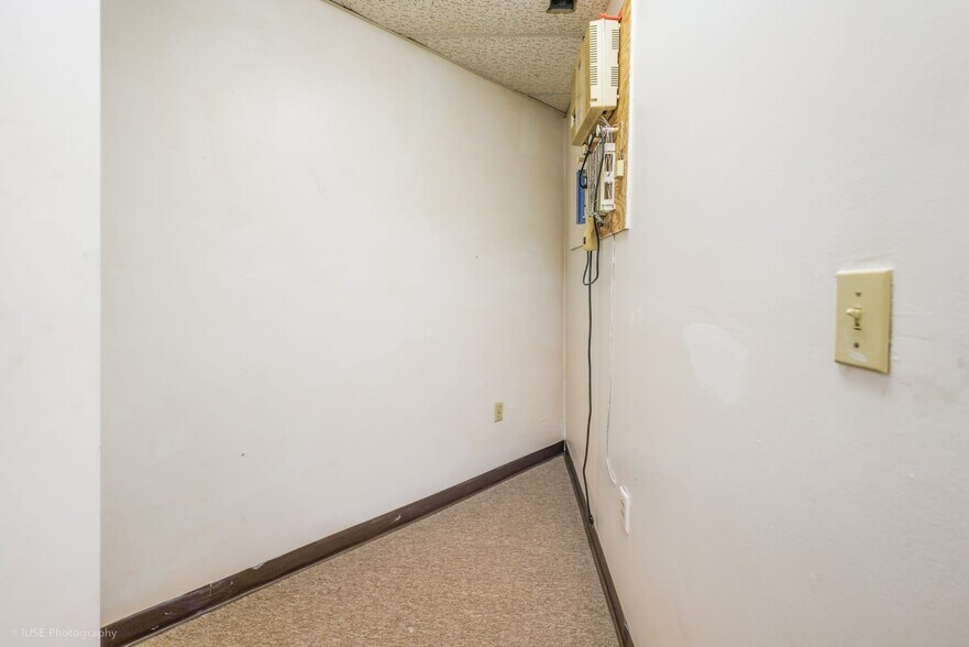 More Photos Of 1651 W 37th St, Hialeah Warehouse For Sale