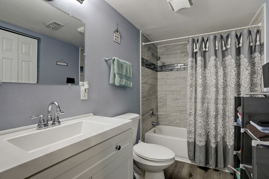 More Photos Of 2322 Central St, Dickinson Apartments For Sale