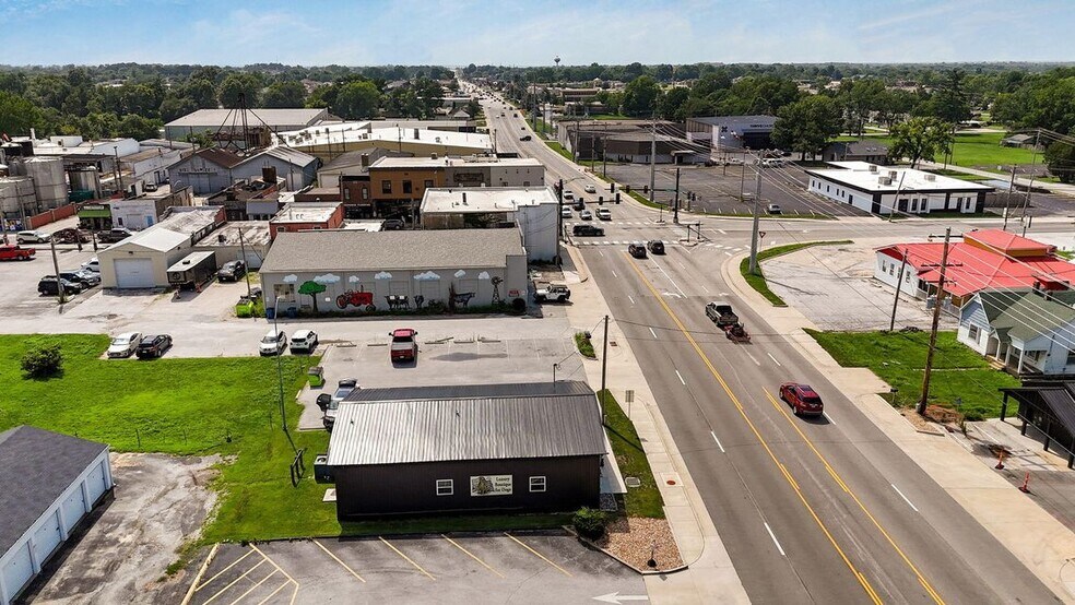 More Photos Of 108 E Mount Vernon St, Nixa Flex For Lease