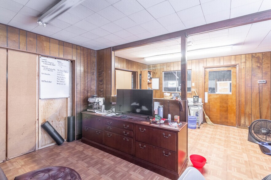 More Photos Of 1624 Airline Dr, Houston Warehouse For Sale