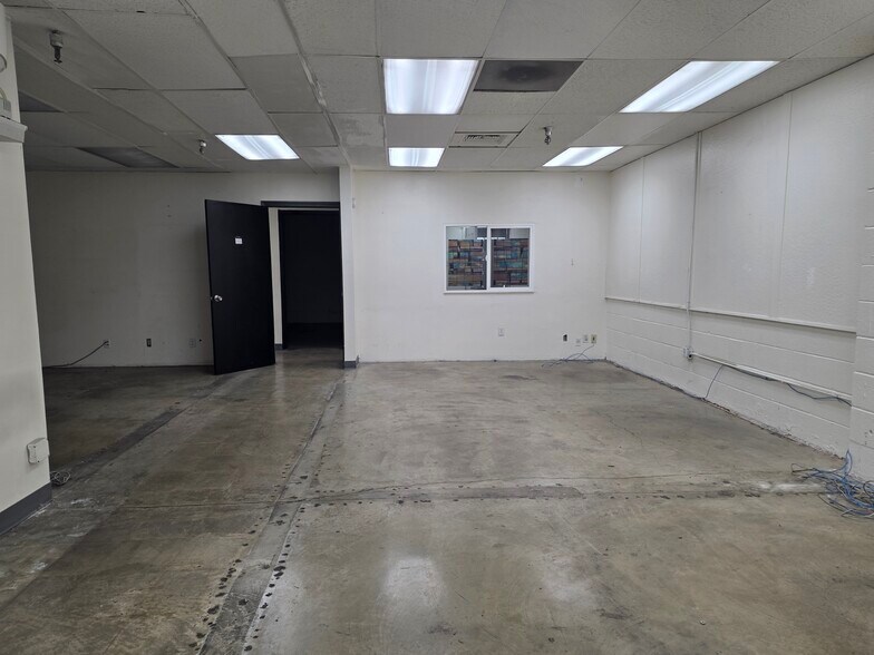 More Photos Of 341 W 31st St, Los Angeles Warehouse For Lease