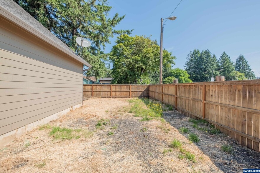 More Photos Of 4206 Main St, Sweet Home Auto Repair For Sale