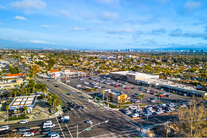 More Photos Of 2610 W Edinger Ave, Santa Ana Freestanding For Lease