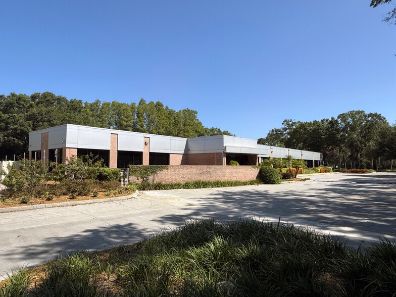 More Photos Of 4620 Woodland Corporate Blvd, Tampa Office For Sale