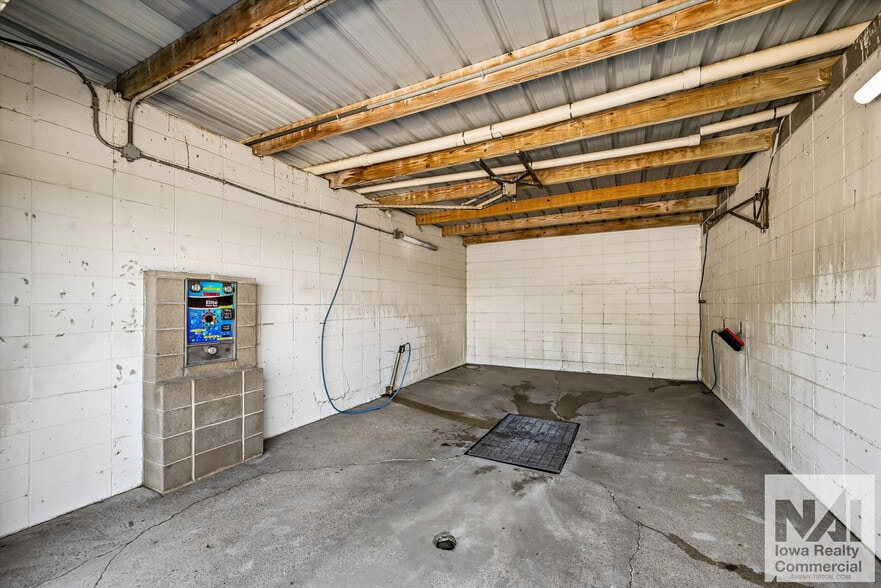 More Photos Of 665 Keyes Ct, Marion Carwash For Sale
