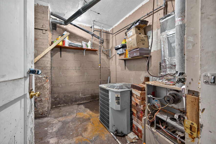 More Photos Of 7828 S Claremont Ave, Chicago Warehouse For Sale