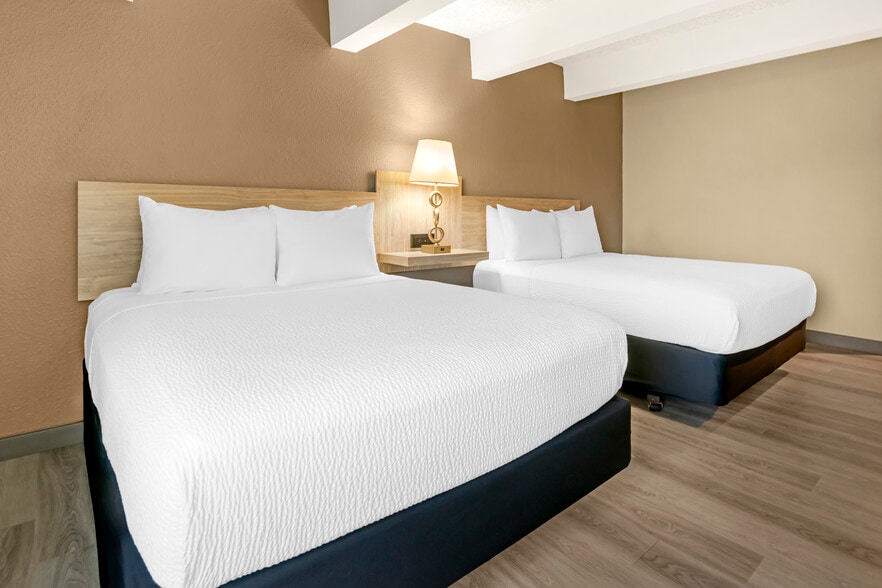 More Photos Of 250 W Church St, Mishicot Hotel For Sale