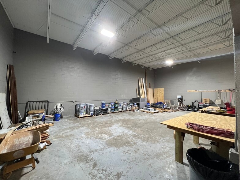 More Photos Of 2811 E 49th St, Chattanooga Showroom For Lease