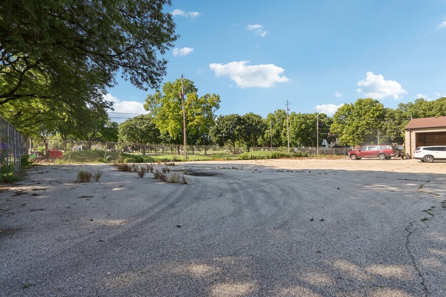 More Photos Of 1645 N 25th St, Milwaukee Office For Sale