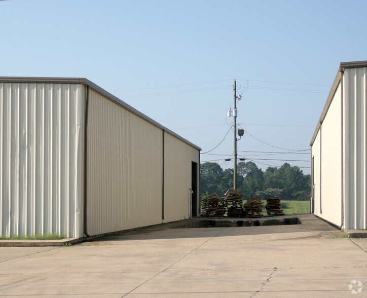 More Photos Of 34 Commerce Ave, Bessemer Distribution For Lease