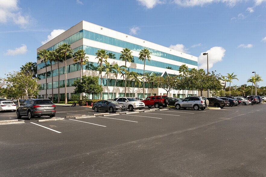 More Photos Of 550 W Cypress Creek Rd, Fort Lauderdale Office For Lease