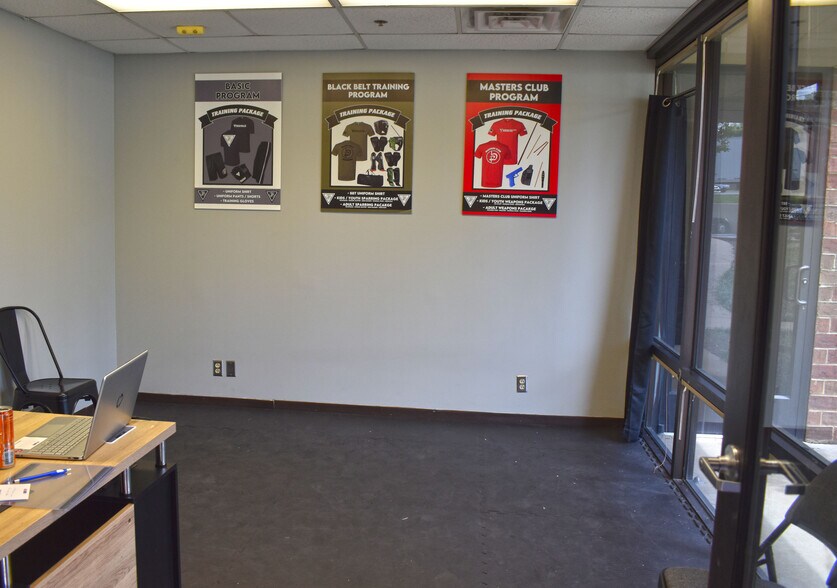 More Photos Of 820 Fesslers Pky, Nashville Light Distribution For Lease