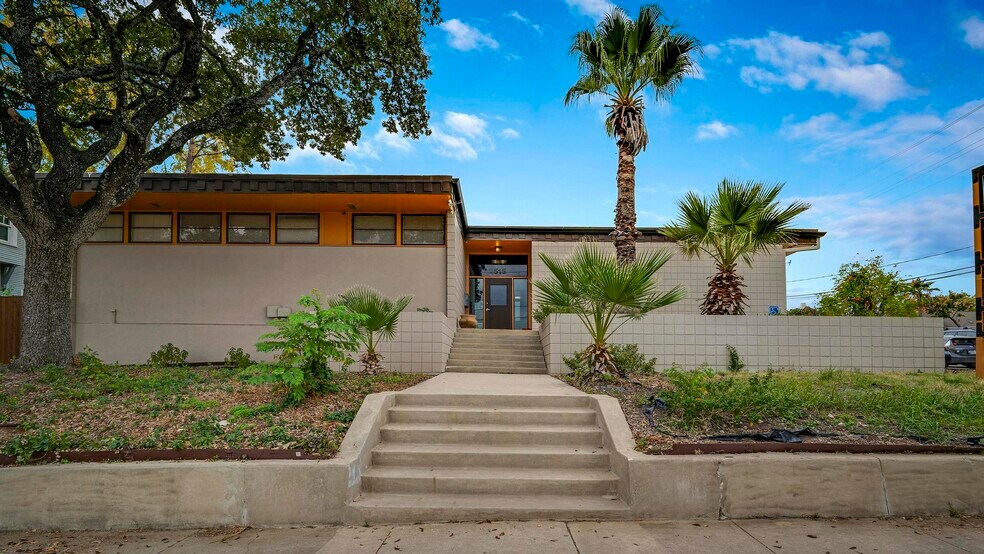 More Photos Of 2515 McCullough Ave, San Antonio Medical For Sale