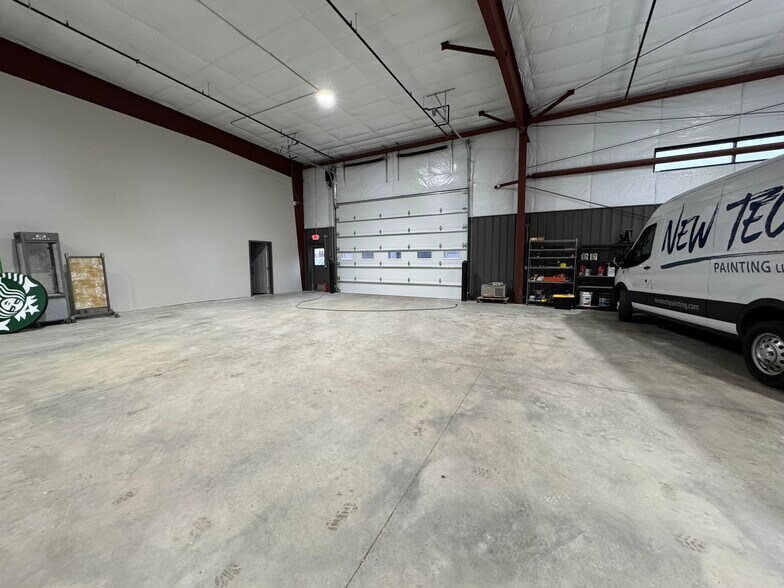 More Photos Of 645 Sandpiper Trl, Cottage Grove Warehouse For Lease