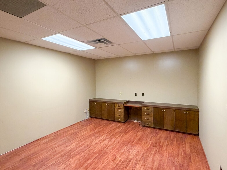More Photos Of 3850 South Fwy, Fort Worth Flex For Sale