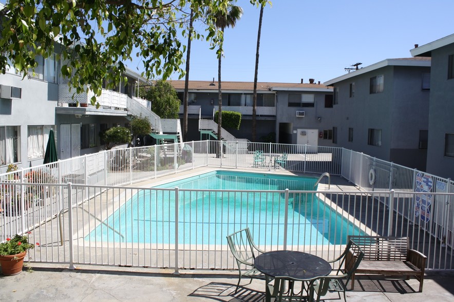 Primary Photo Of 7100 Fulton Ave, North Hollywood Apartments For Sale