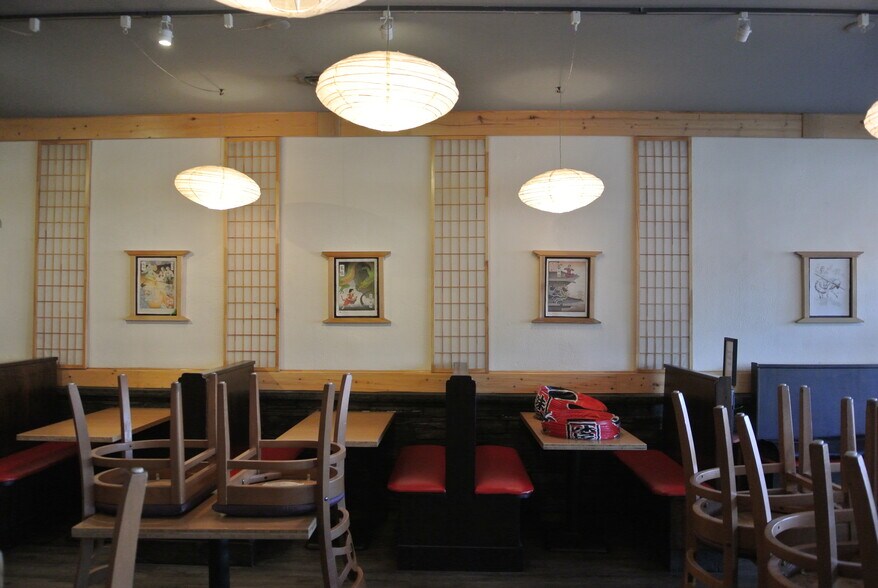 More Photos Of 127-131 N Grand Ave, Pullman General Retail For Sale