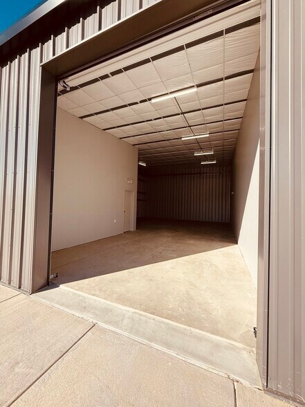 More Photos Of 2025 S 3rd St, Mabank Self Storage For Lease