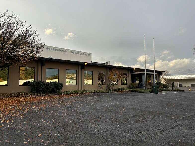 More Photos Of 14625-14640 SE 82nd Dr, Clackamas Manufacturing For Lease