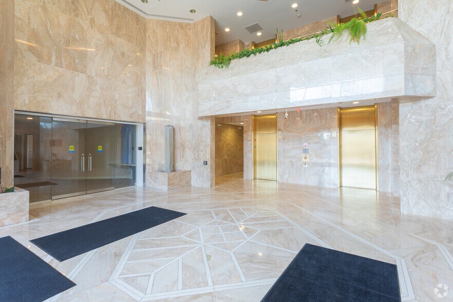 More Photos Of 800 S Frederick Ave, Gaithersburg Office For Sale